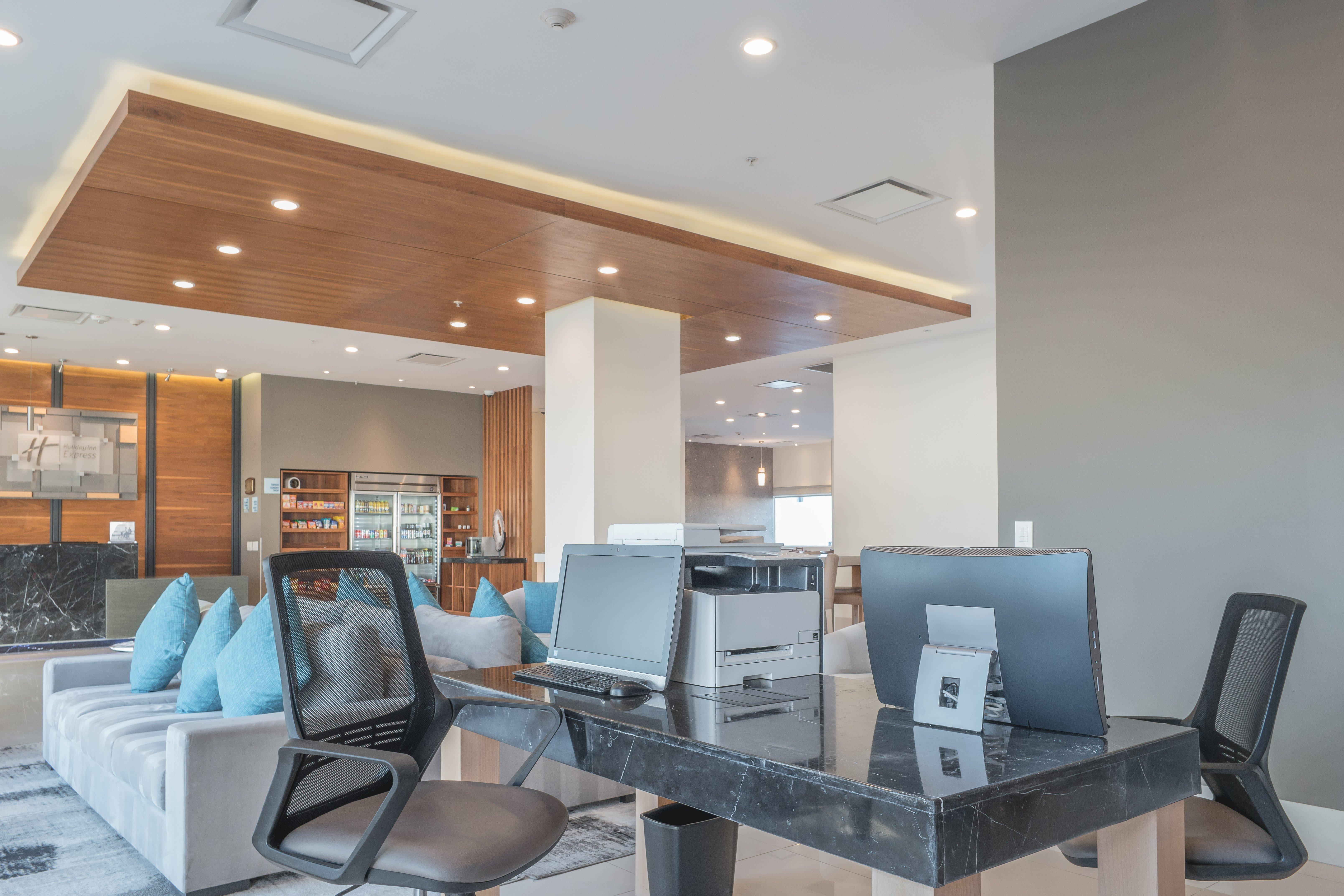 Holiday Inn Express & Suites Silao Aeropuerto Terminal, An Ihg Hotel エクステリア 写真