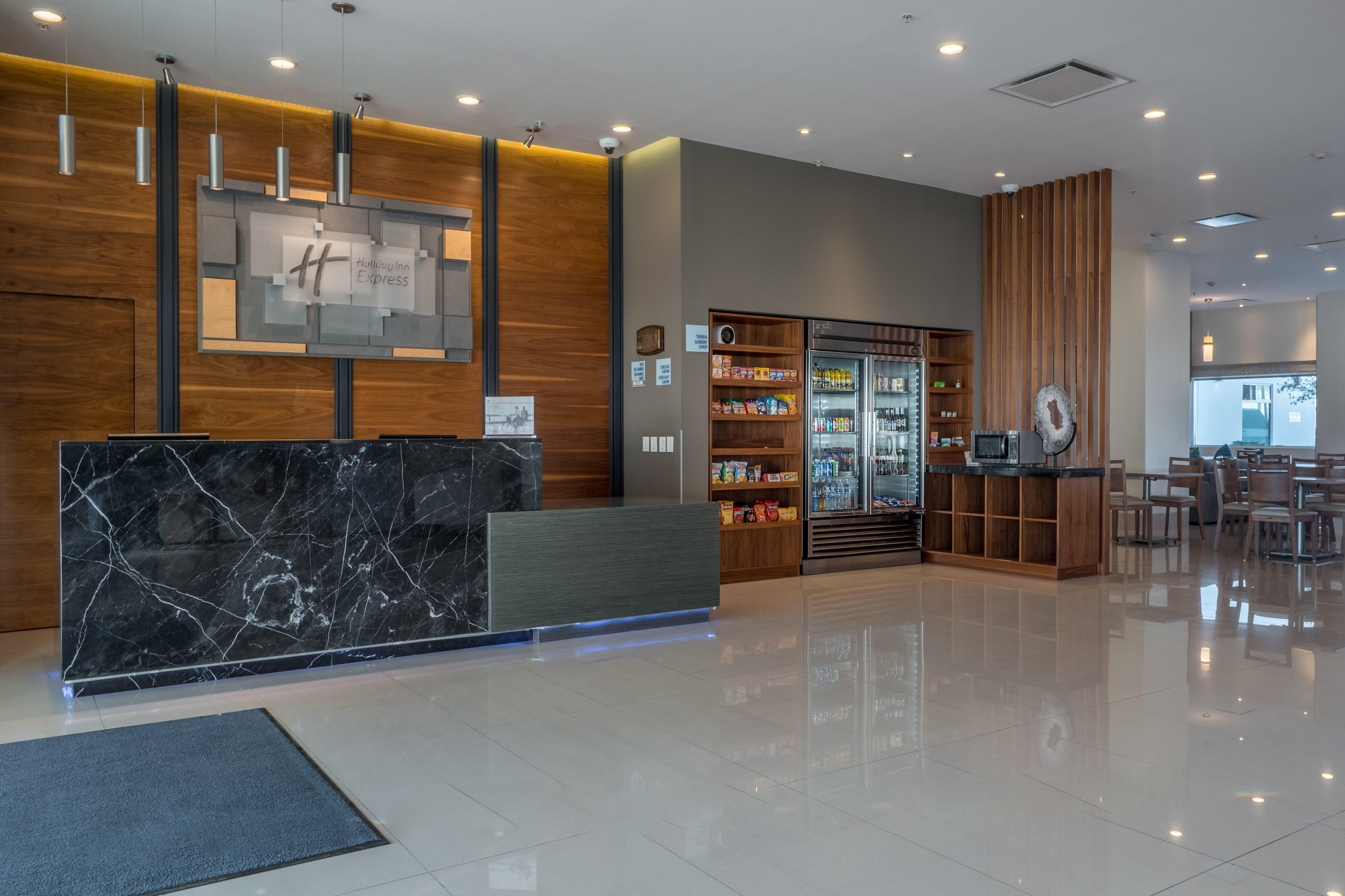 Holiday Inn Express & Suites Silao Aeropuerto Terminal, An Ihg Hotel エクステリア 写真