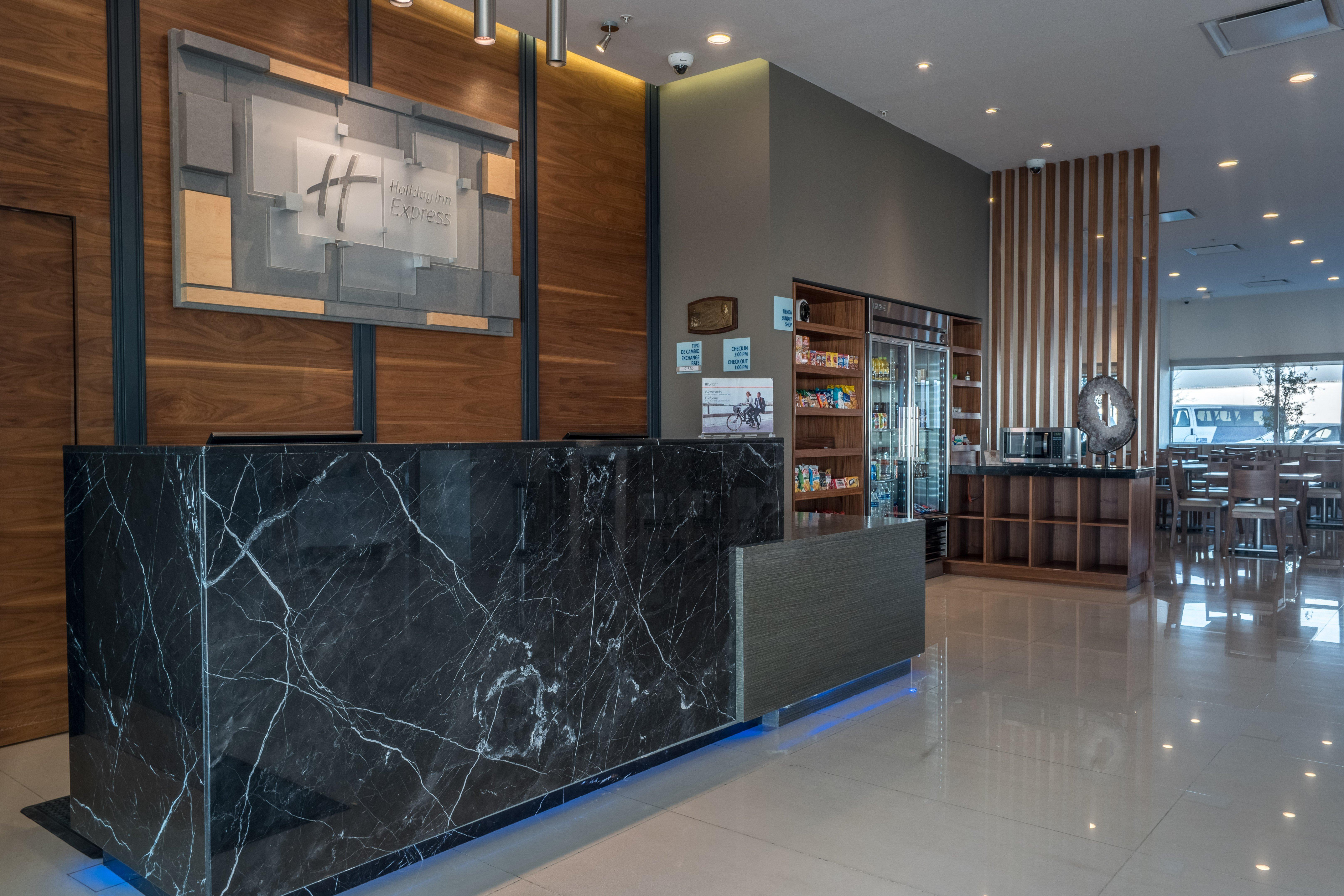 Holiday Inn Express & Suites Silao Aeropuerto Terminal, An Ihg Hotel エクステリア 写真