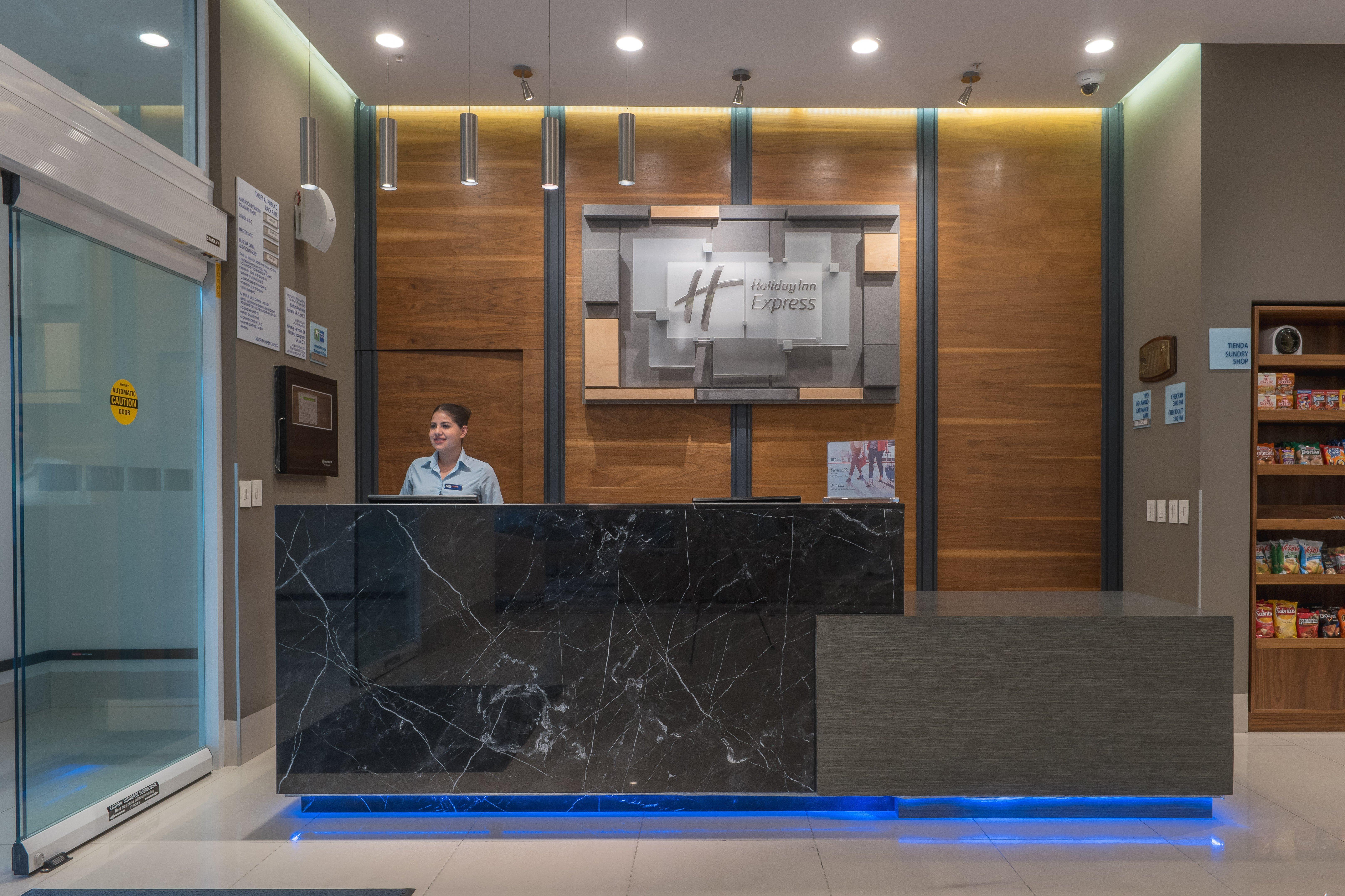 Holiday Inn Express & Suites Silao Aeropuerto Terminal, An Ihg Hotel エクステリア 写真